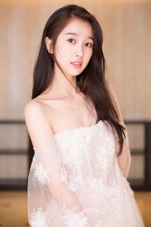 娱乐圈吃瓜所虞书欣早期清冷感,娱乐圈的冰山美人蜕变记