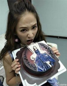 娱乐吃瓜女艺人视频,吃瓜女艺人视频背后的故事